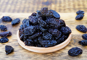 Winogrona naturalnie suszone ciemne 250g