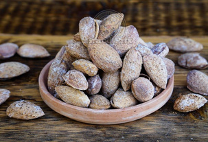 Migdały prażone solone w łupinie 250g