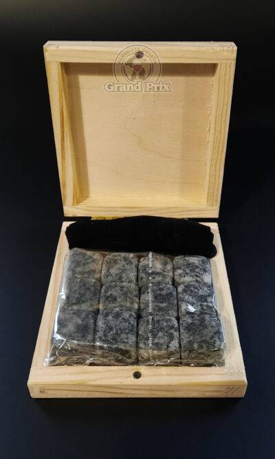 Zestaw kamieni w drewnianym pudełku - granit