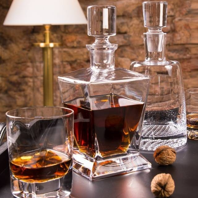 Czy kanadyjska whisky wygra z bourbonem? Jakie są różnice?