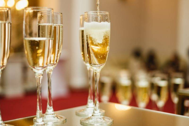 Co to jest prosecco? Rodzaje, procenty, jak i z czym pić