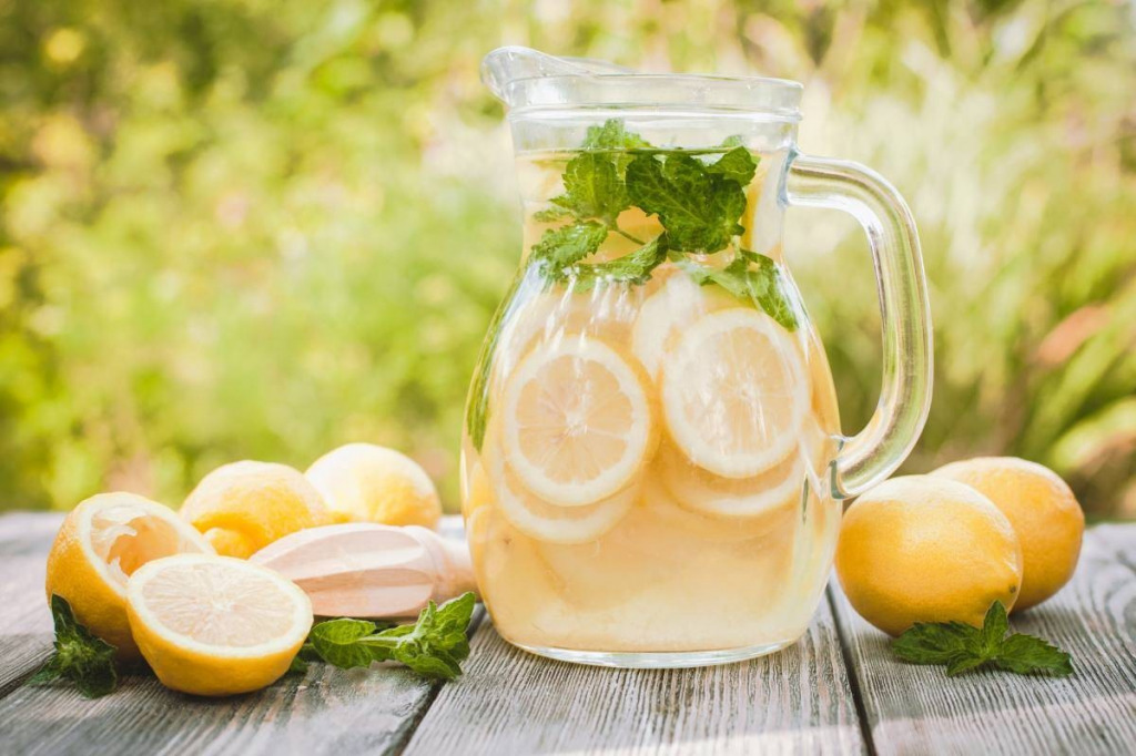 Jak zrobić lemoniadę? Prosty przepis
