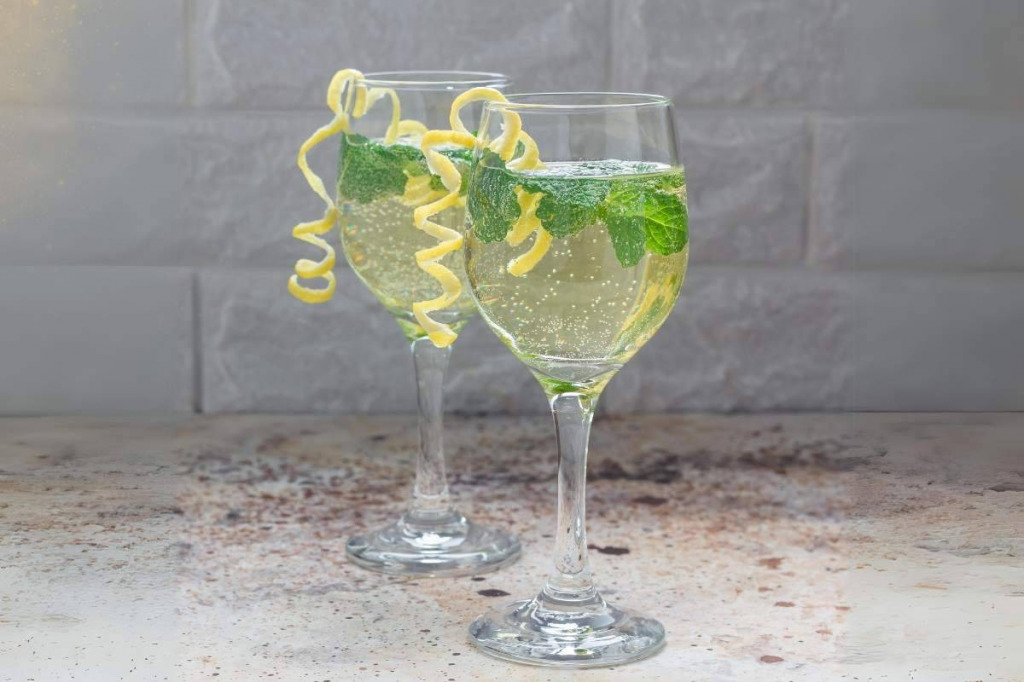Drink szprycer – 4 sprawdzone przepisy na ochłodę
