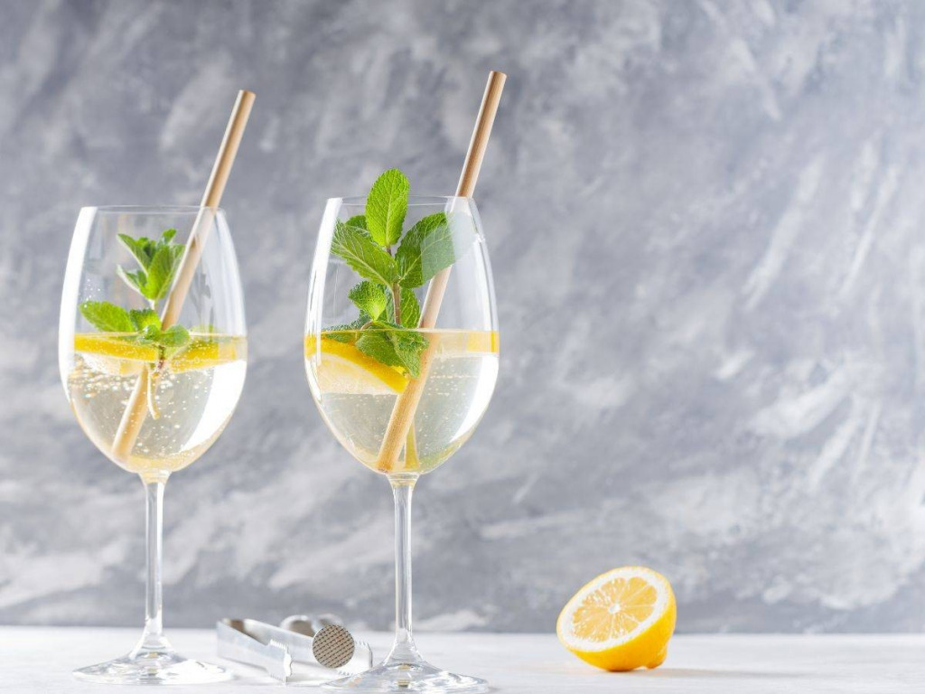 Jak zrobić drink Hugo? Przepis krok po kroku