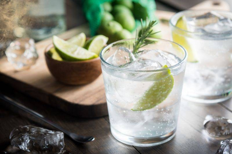 Drinki z wódką – 7 sprawdzonych przepisów, które zrobisz w 5 minut