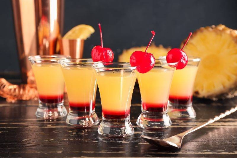 Alkoholowe shoty na imprezę  – 10 przepisów, na dobrą zabawę