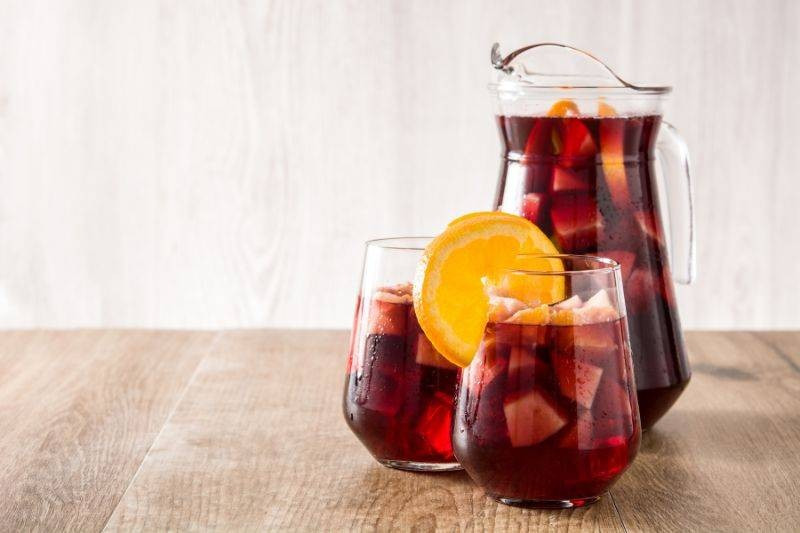 Jak i z czego zrobić sangrię? Najlepszy przepis