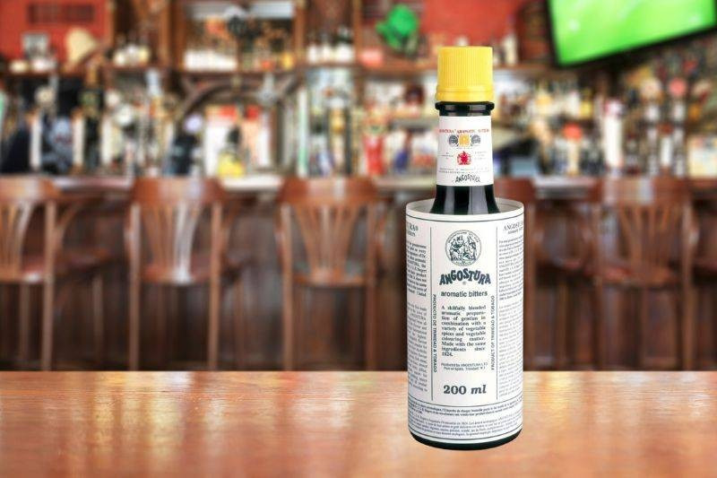 Angostura Bitter – do czego stosować najpopularniejszy dodatek do koktajli