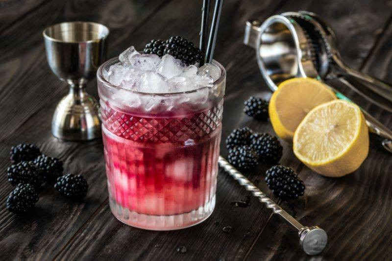 Bramble – poznaj przepis na najlepszy drink jeżynowy