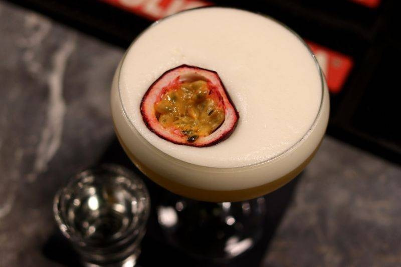 Jak zrobić Pornstar Martini? Prosty koktajl z wódką i marakują