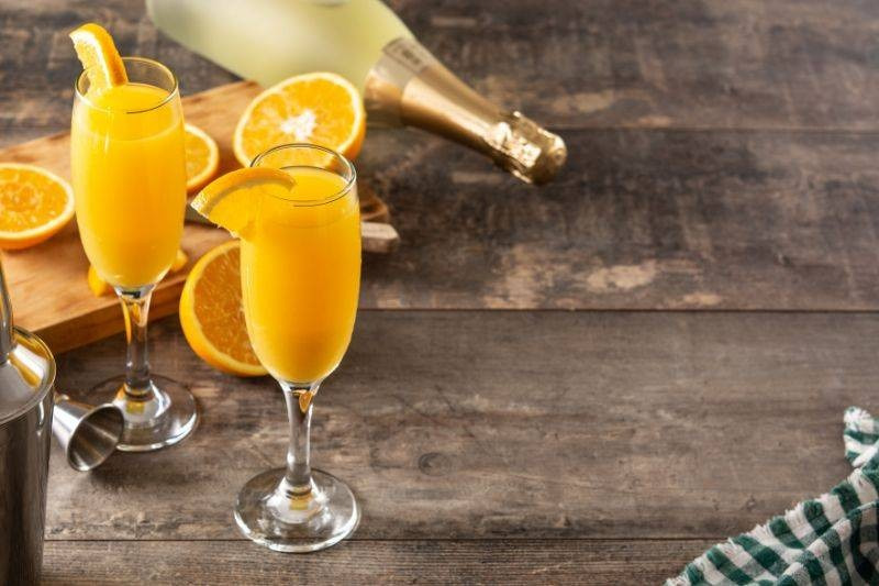Mimoza – jak przygotować orzeźwiający drink z Prosecco? Najlepszy przepis.