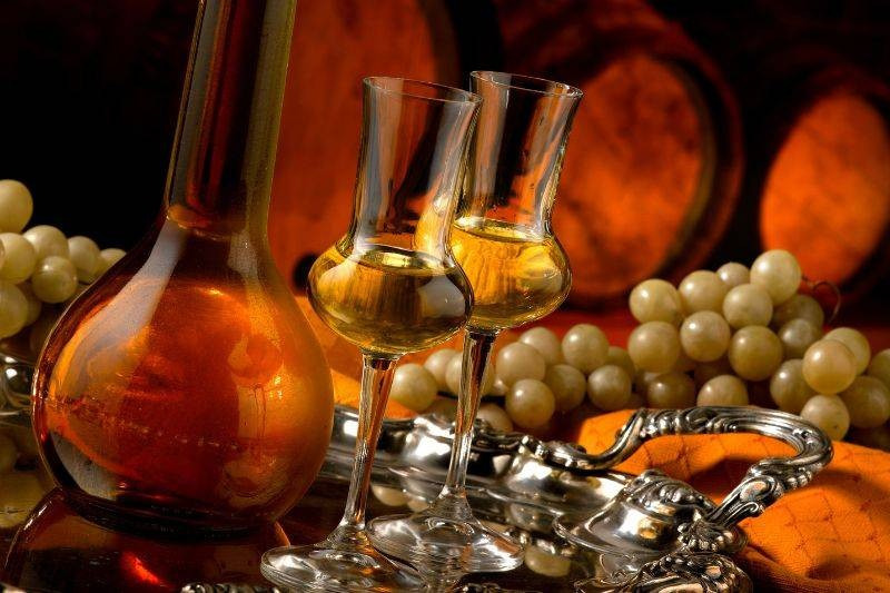 Włoska grappa – jak serwować i pić ten trunek? Przepisy!