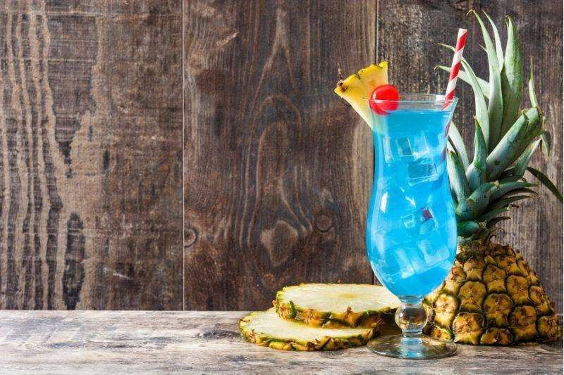 Syrop barmański Blue Curacao  – przepisy na koktajle i moktajle