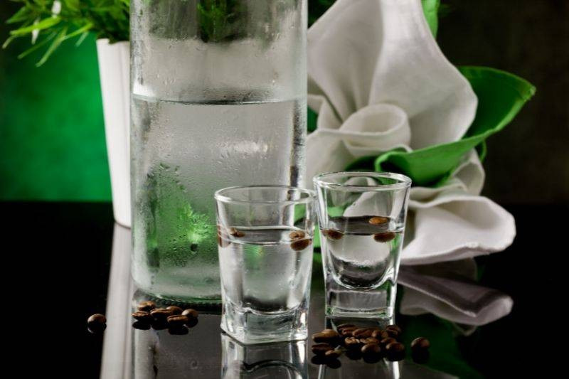 Jak i z czym pić likier sambuca?