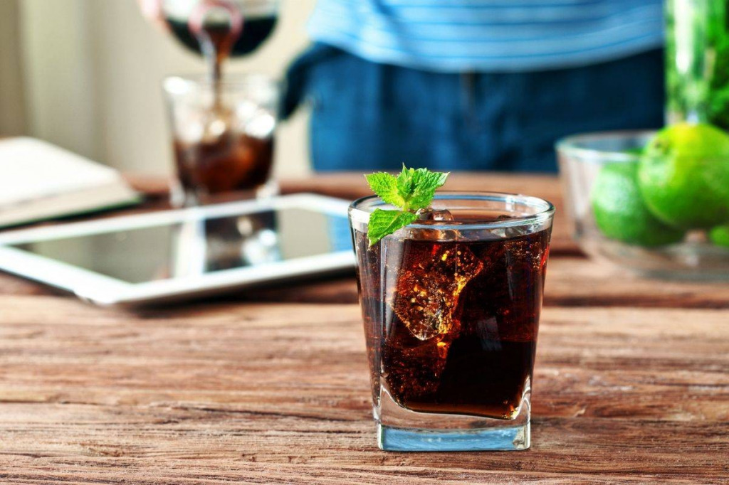 Jak pić whisky i bourbon z colą?