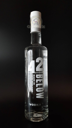WÓDKA 42 BELOW  40%  0,7L