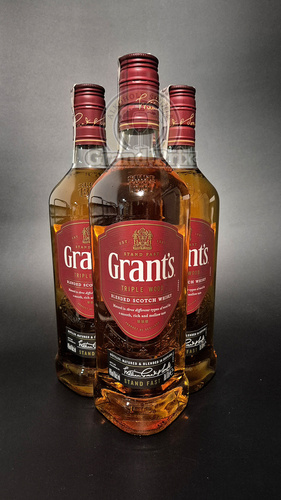 Whisky GRANTS 40% 0,7l 3 butelki